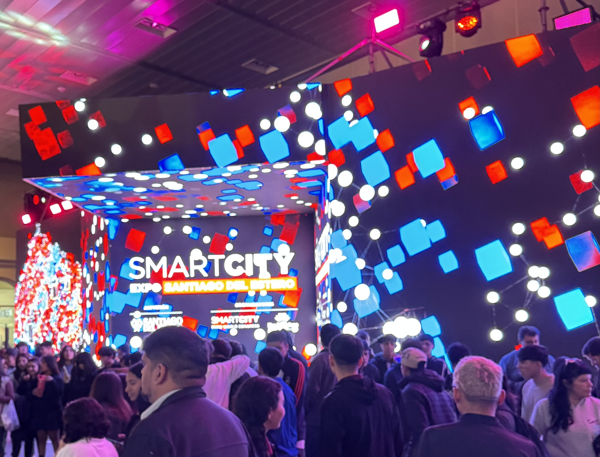 The illuminated entrance of Smart City Expo Santiago del Estero 2026 at the Fórum Santiago del Estero, with delegates gathering in front of the main SMARTCITY EXPO display.